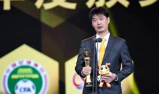 华体会体育官网-继任者李霄鹏需避免李铁三宗“罪” 情绪稳定最重要