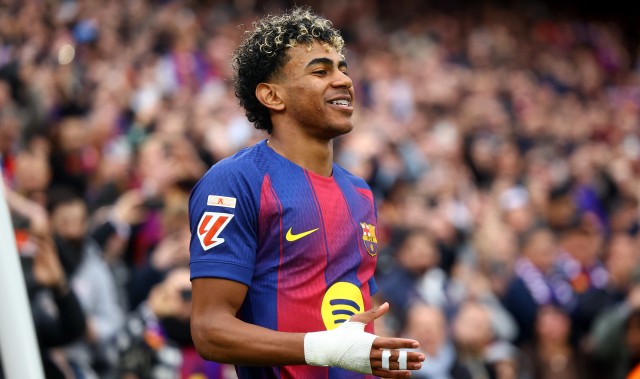 华体会官网-球迷票选巴萨2月最佳时刻：亚马尔战黄潜帽子戏法当选